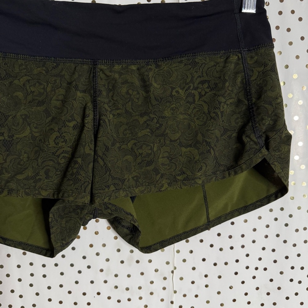 Lululemon Women's Olive Green Patterned Shorts - image 3